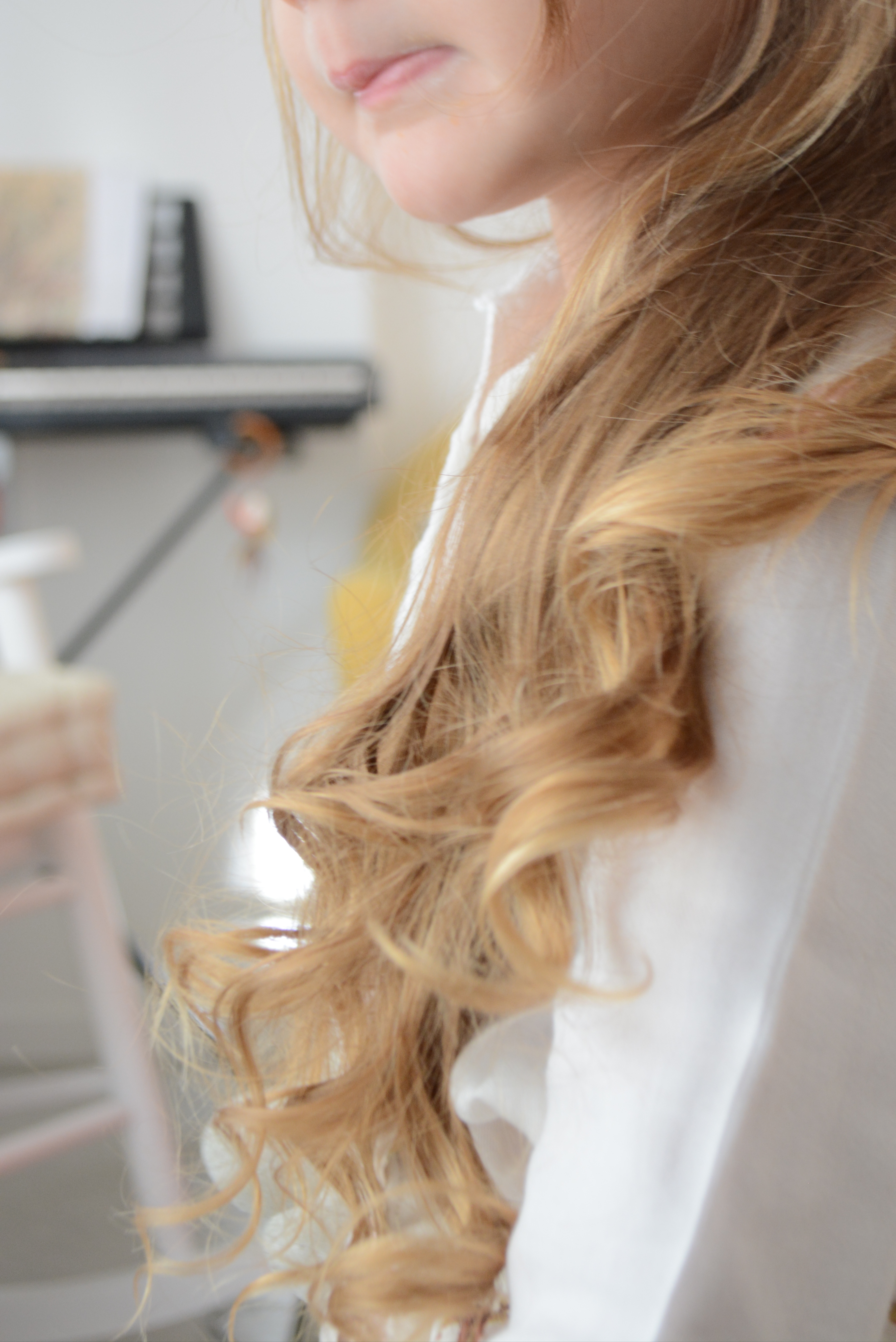 Homemade detangling hair spray