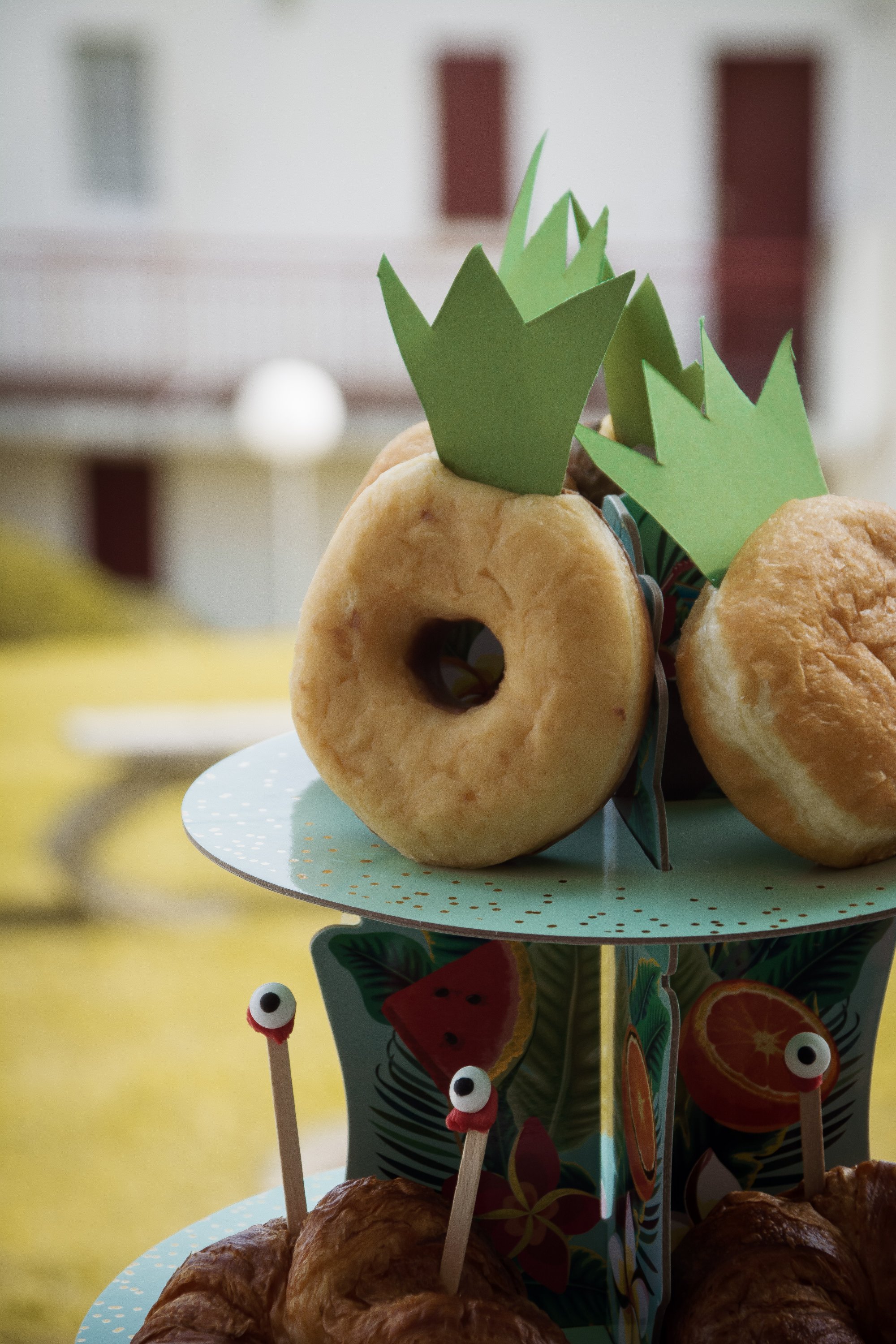 Ananas doughnut crafts for Moana themed birthday