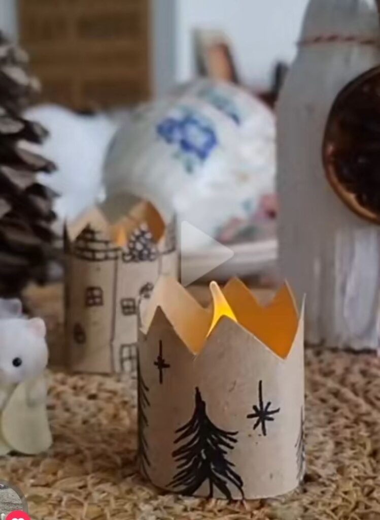 Diy Christmas crafts: Cardboard led lights holders