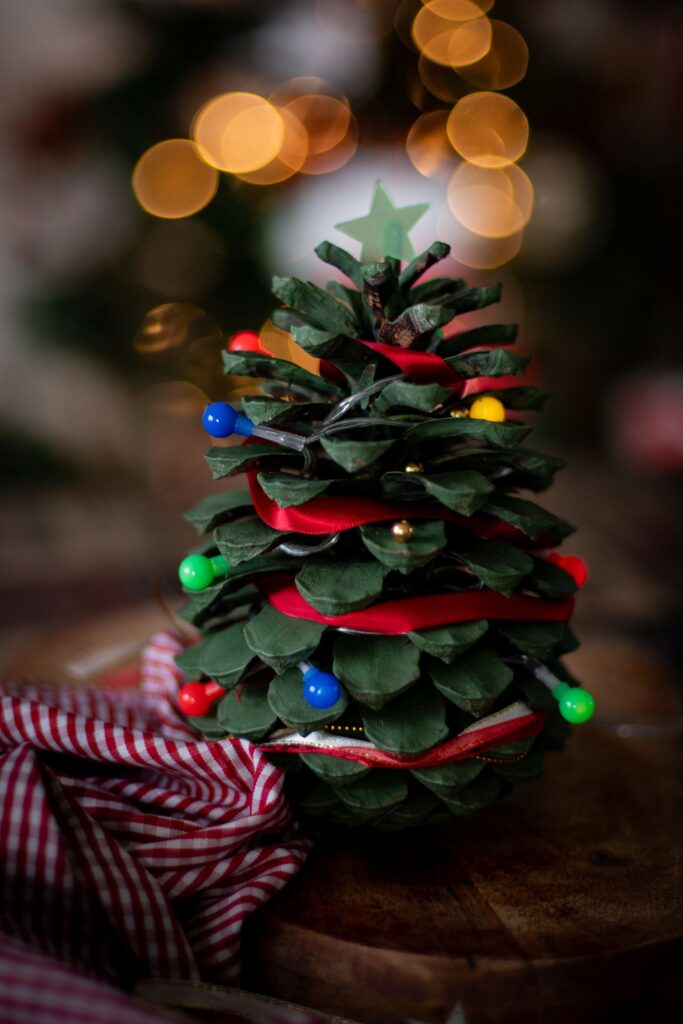 DIY Christmas pinecone